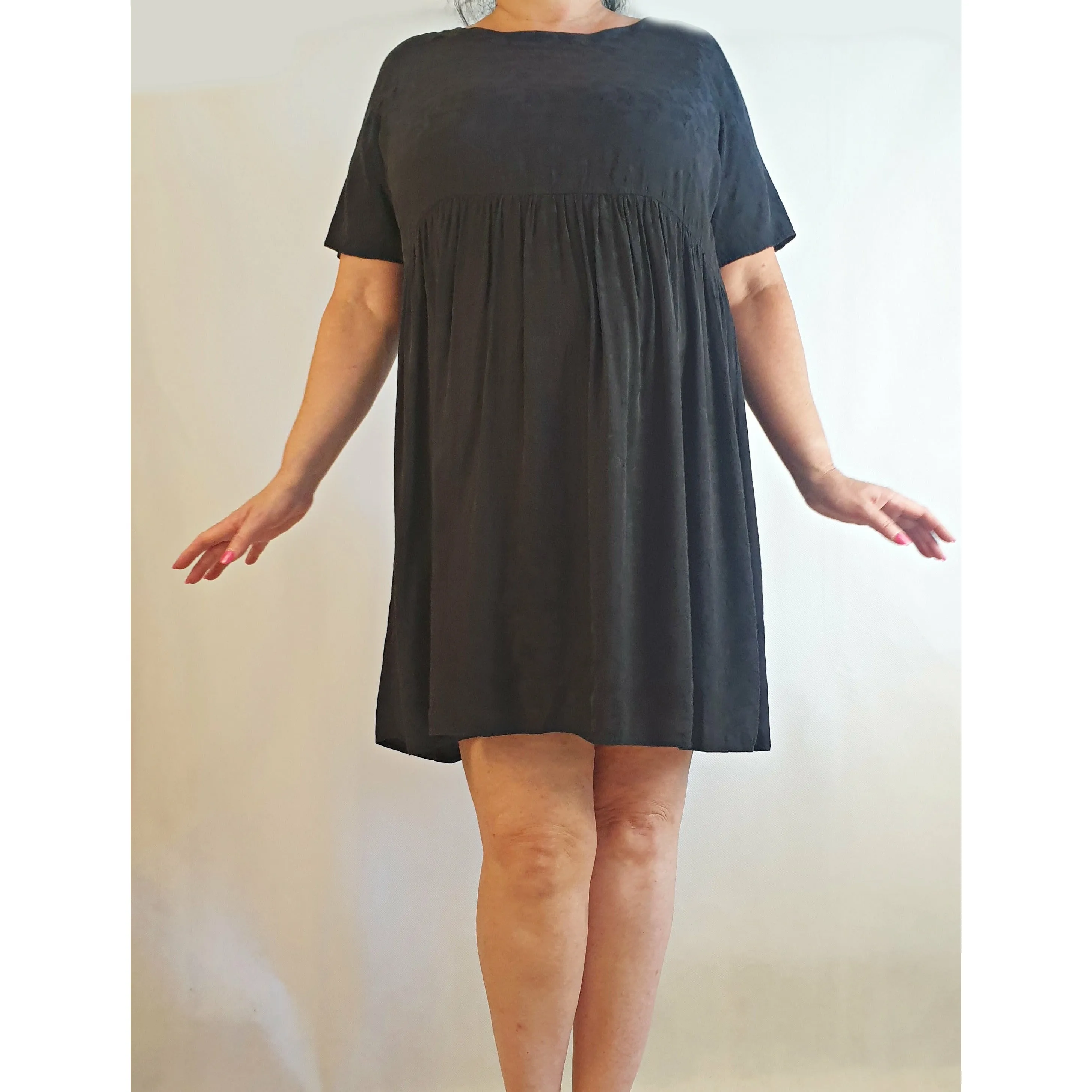 Asos pre-owned oversize dress with black embossed-like fabric size 18 (fits 16-18)