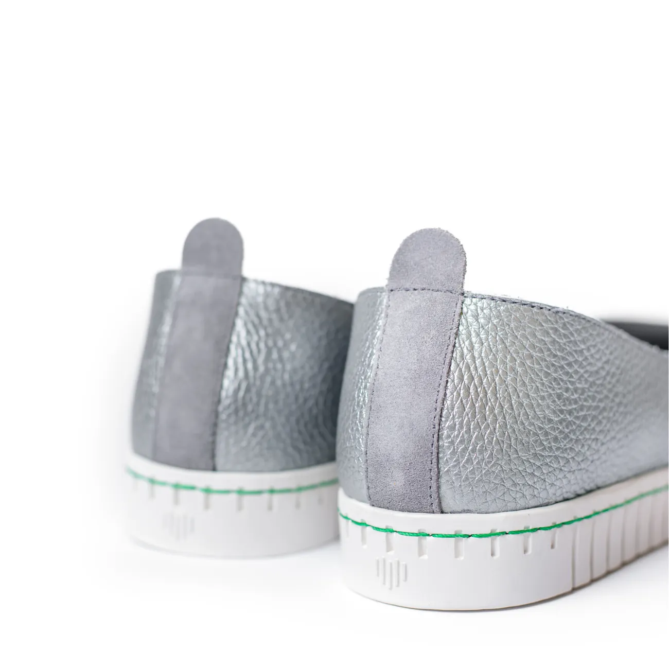 CUSHY Women's silver flat shoes - Italian Leather