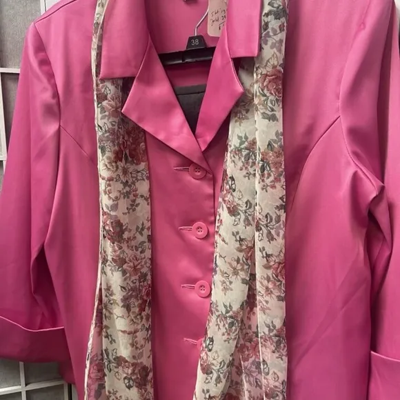 Dressbarn,Woman,Black skirt Long suit,Pink Jacket,Sz L,Buttons,Kerchief Floral.!