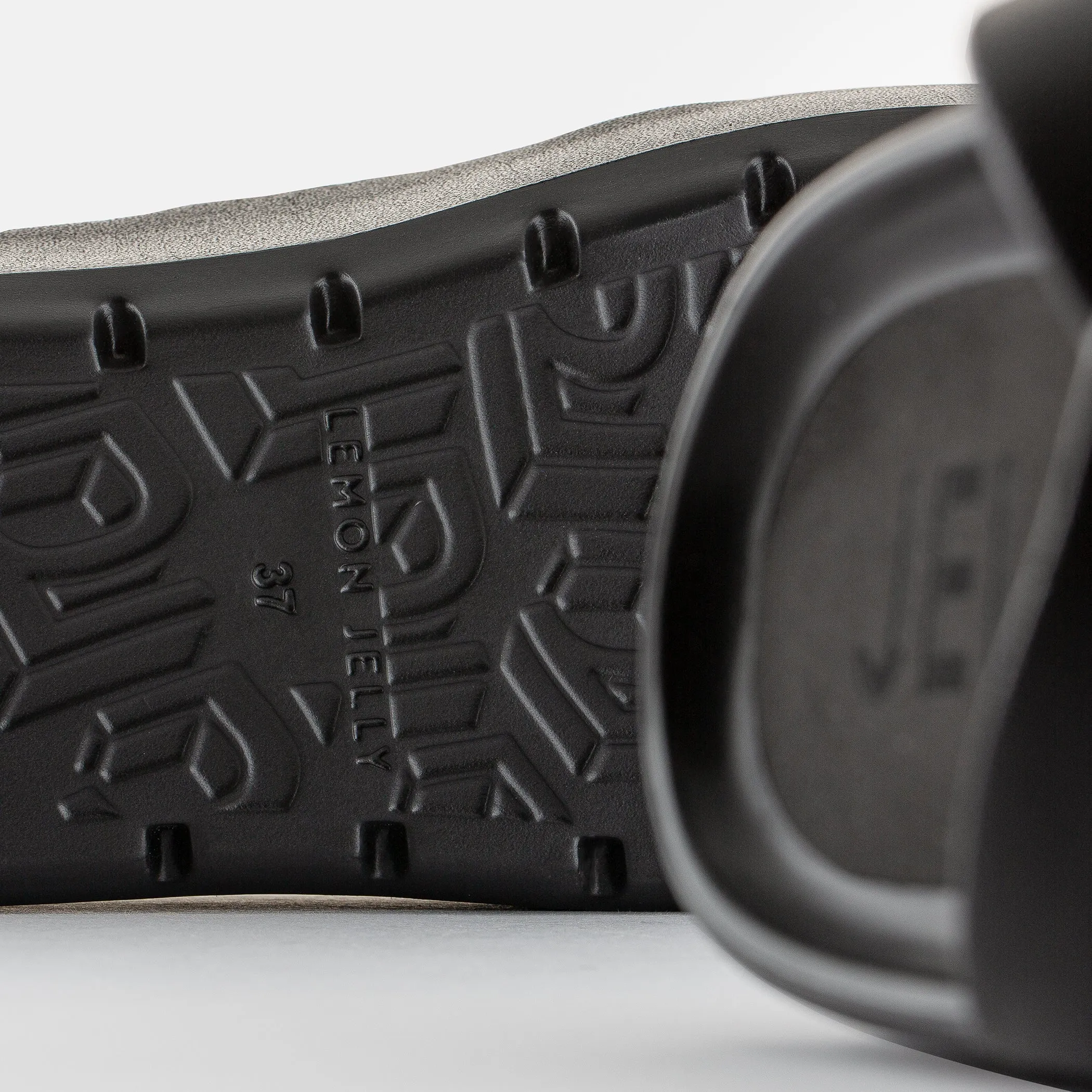 *FINAL SALE*Moony - Black