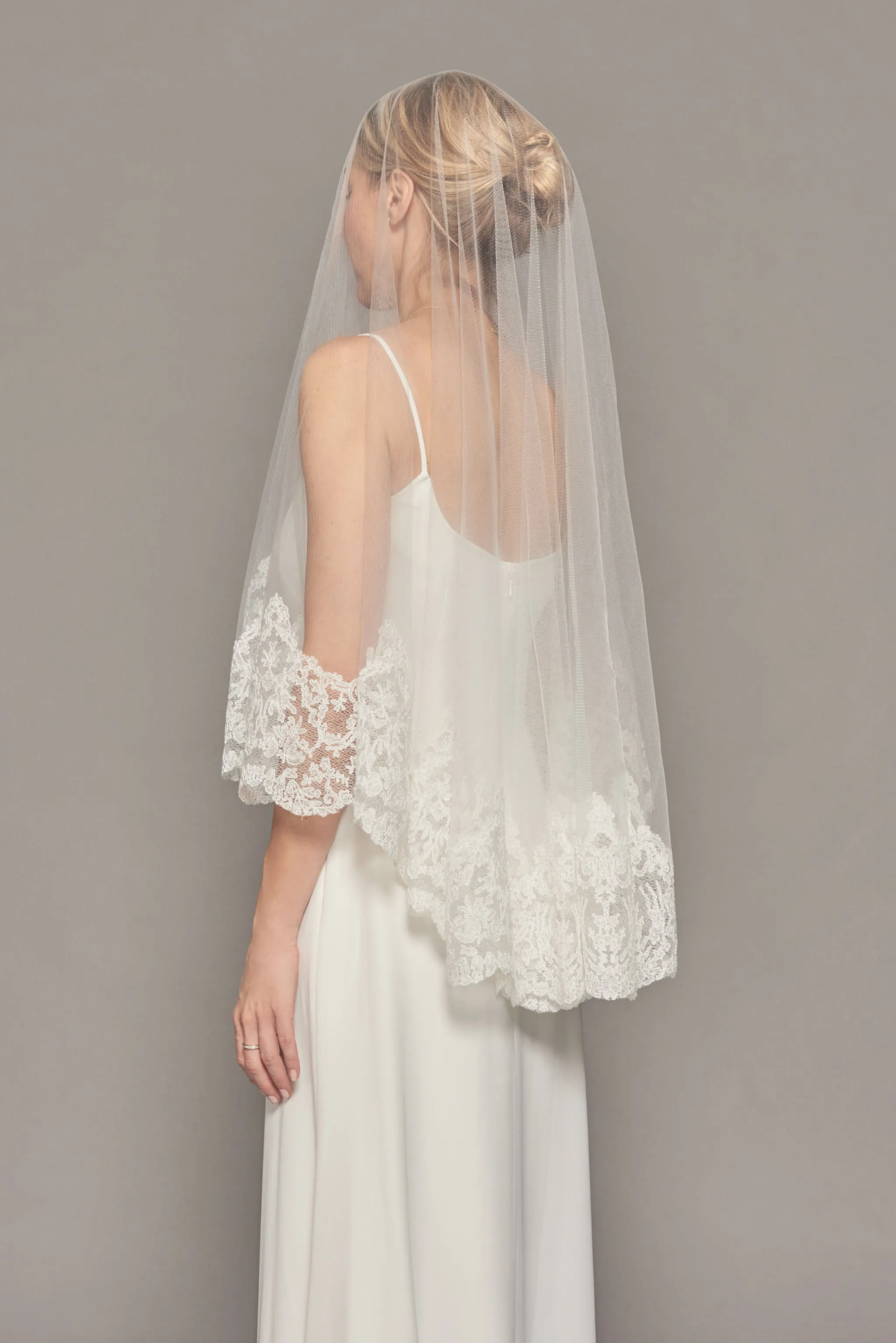 Fingertip Lace Edge Veil ACCHP0047