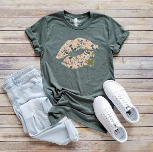 FLORAL LIPS CLOVER TEE