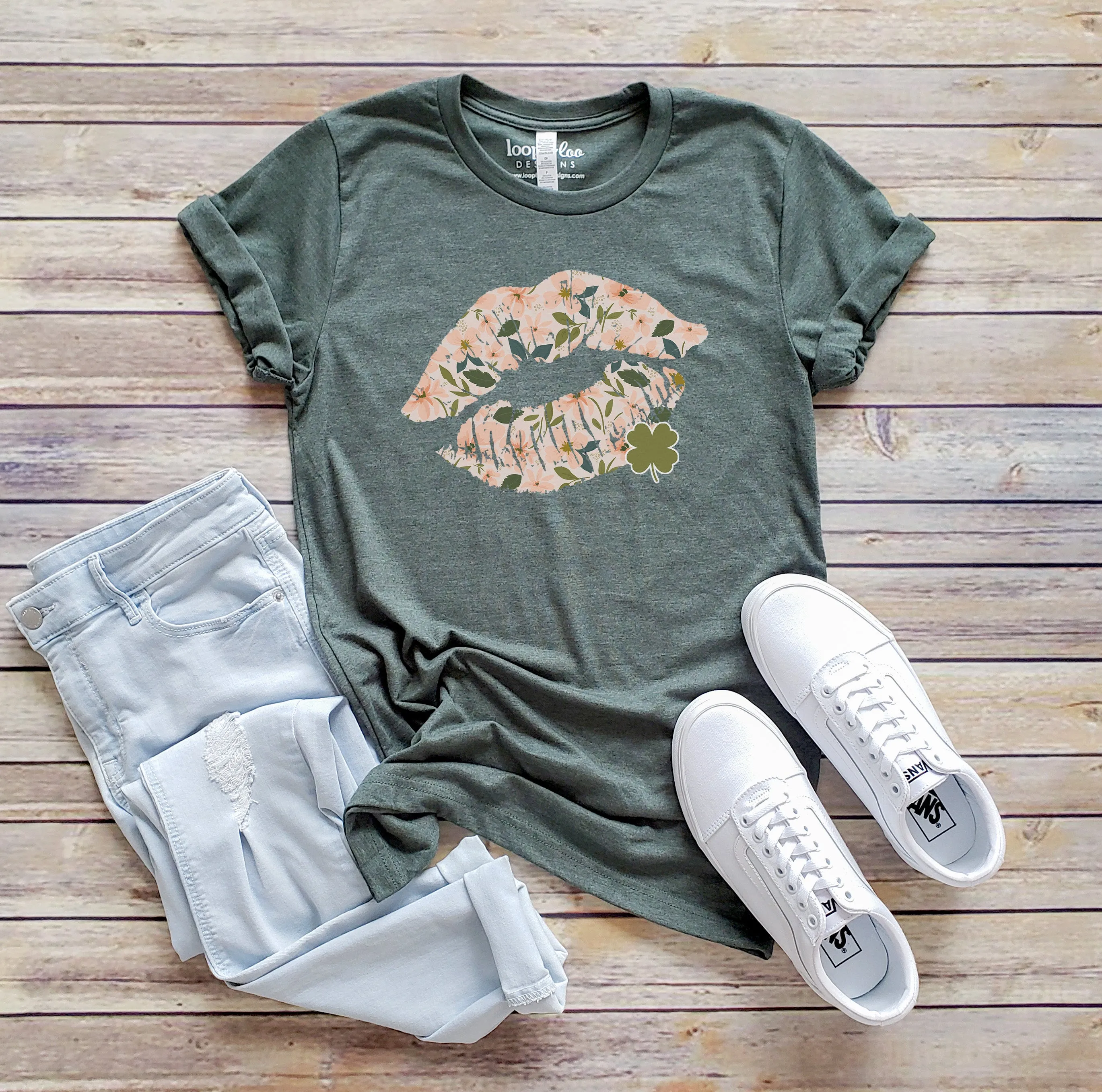 FLORAL LIPS CLOVER TEE