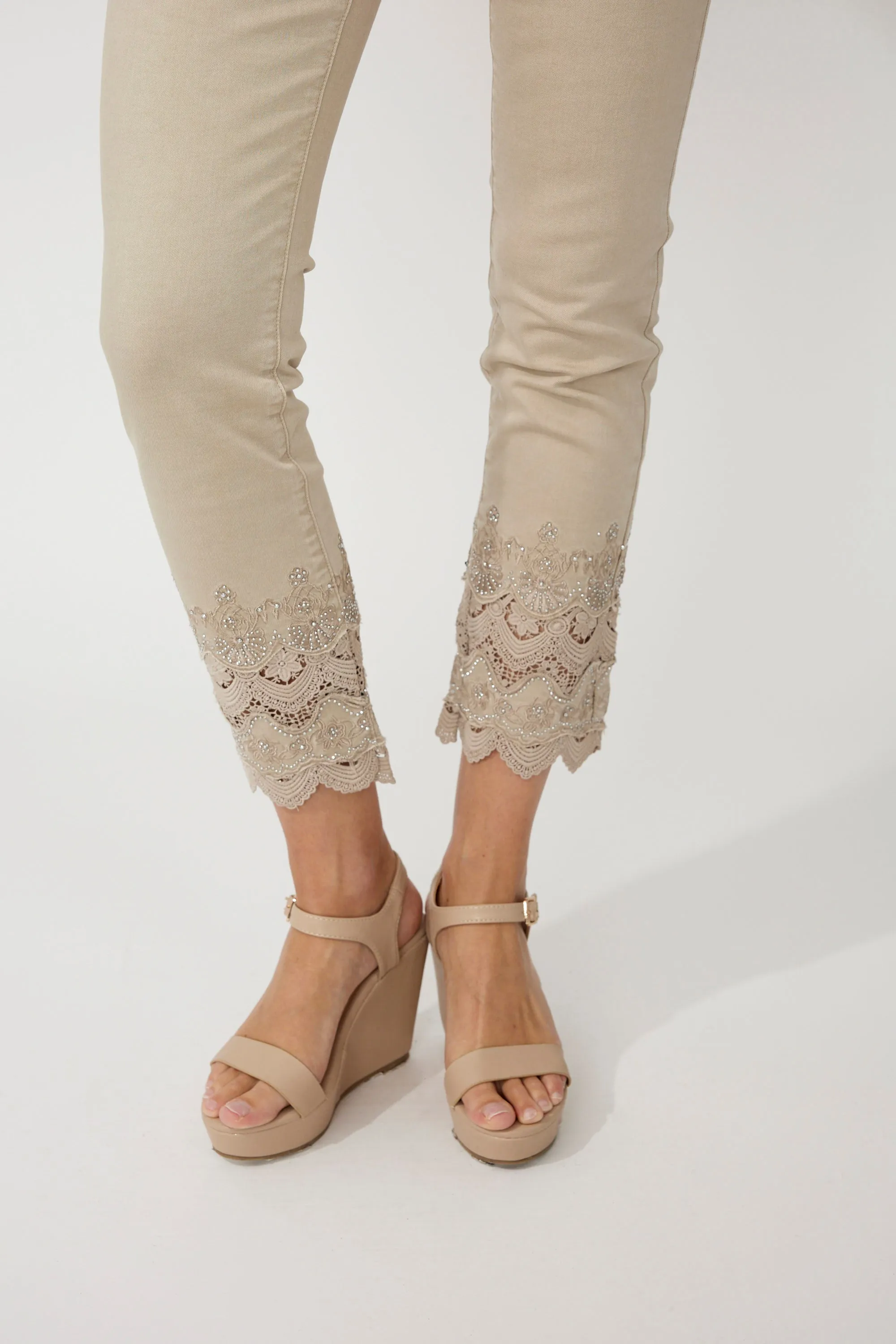 Frank Lyman- Women's Slim Ankle-length Trousers