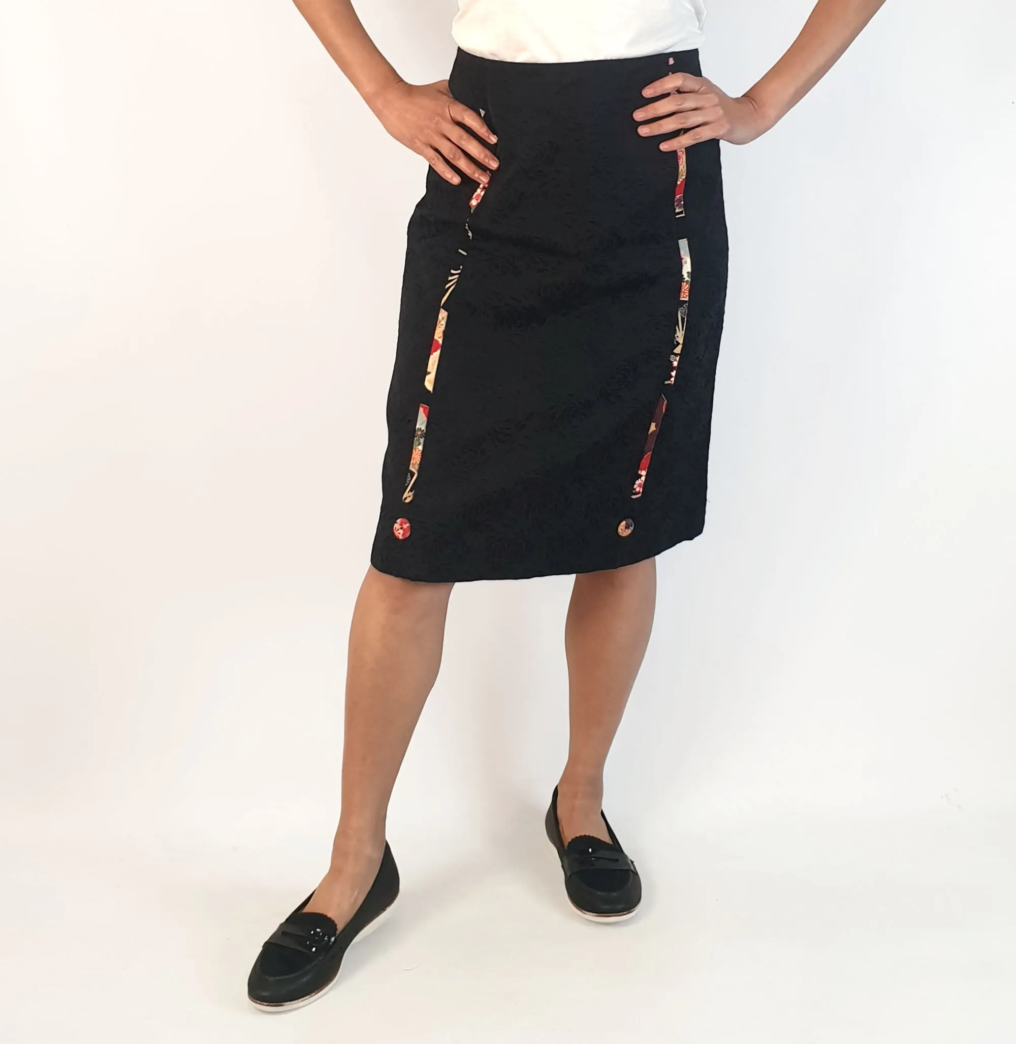 Maiocchi black pencil skirt with oriental trim detail size 12, best fits 10-12