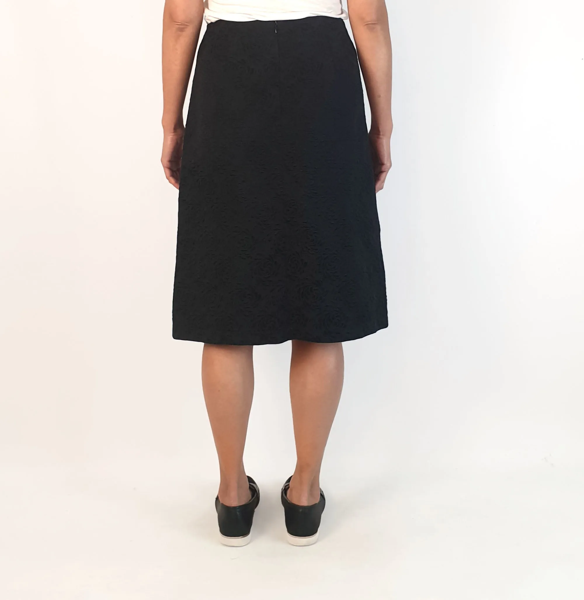 Maiocchi black pencil skirt with oriental trim detail size 12, best fits 10-12