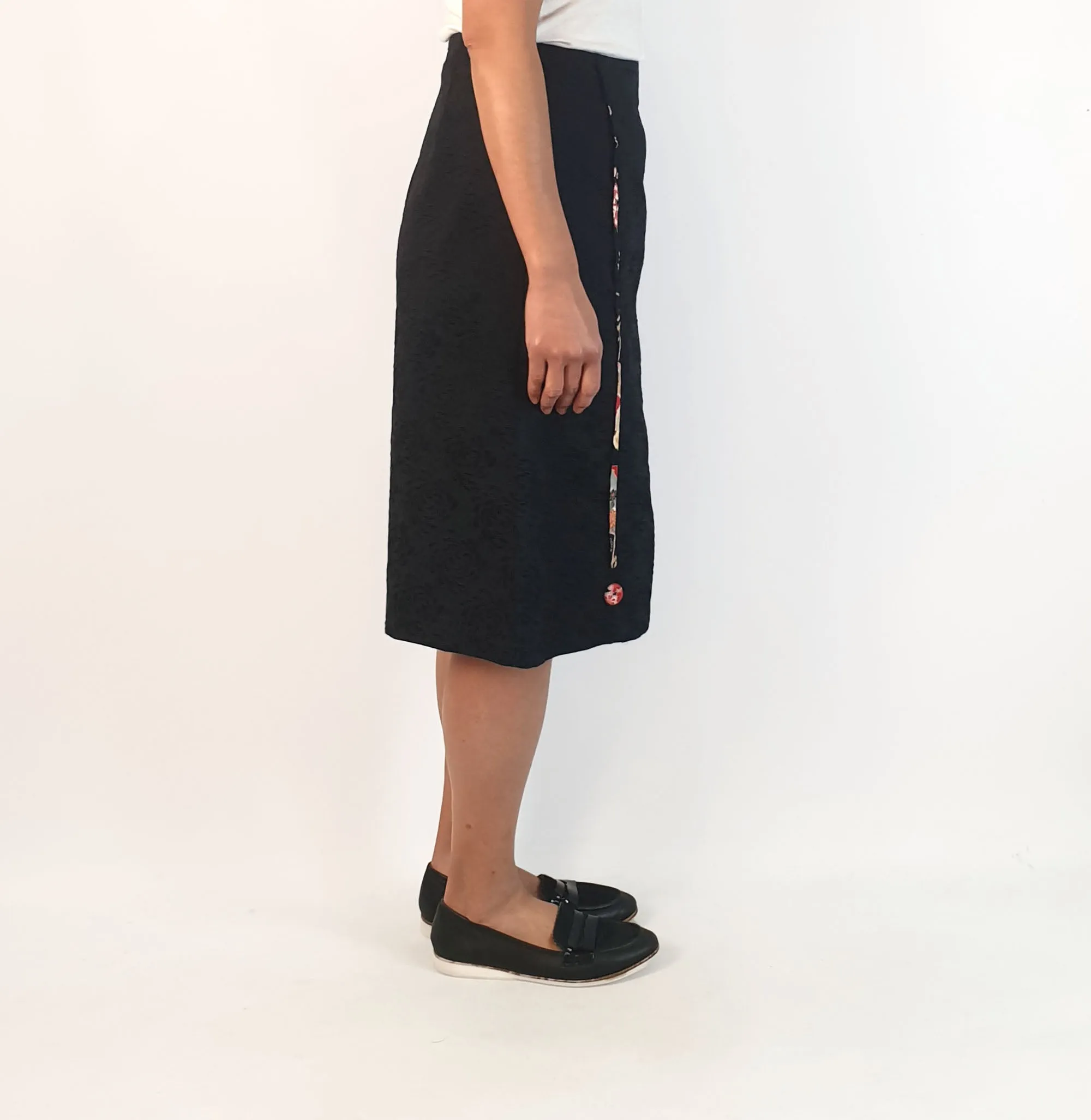 Maiocchi black pencil skirt with oriental trim detail size 12, best fits 10-12