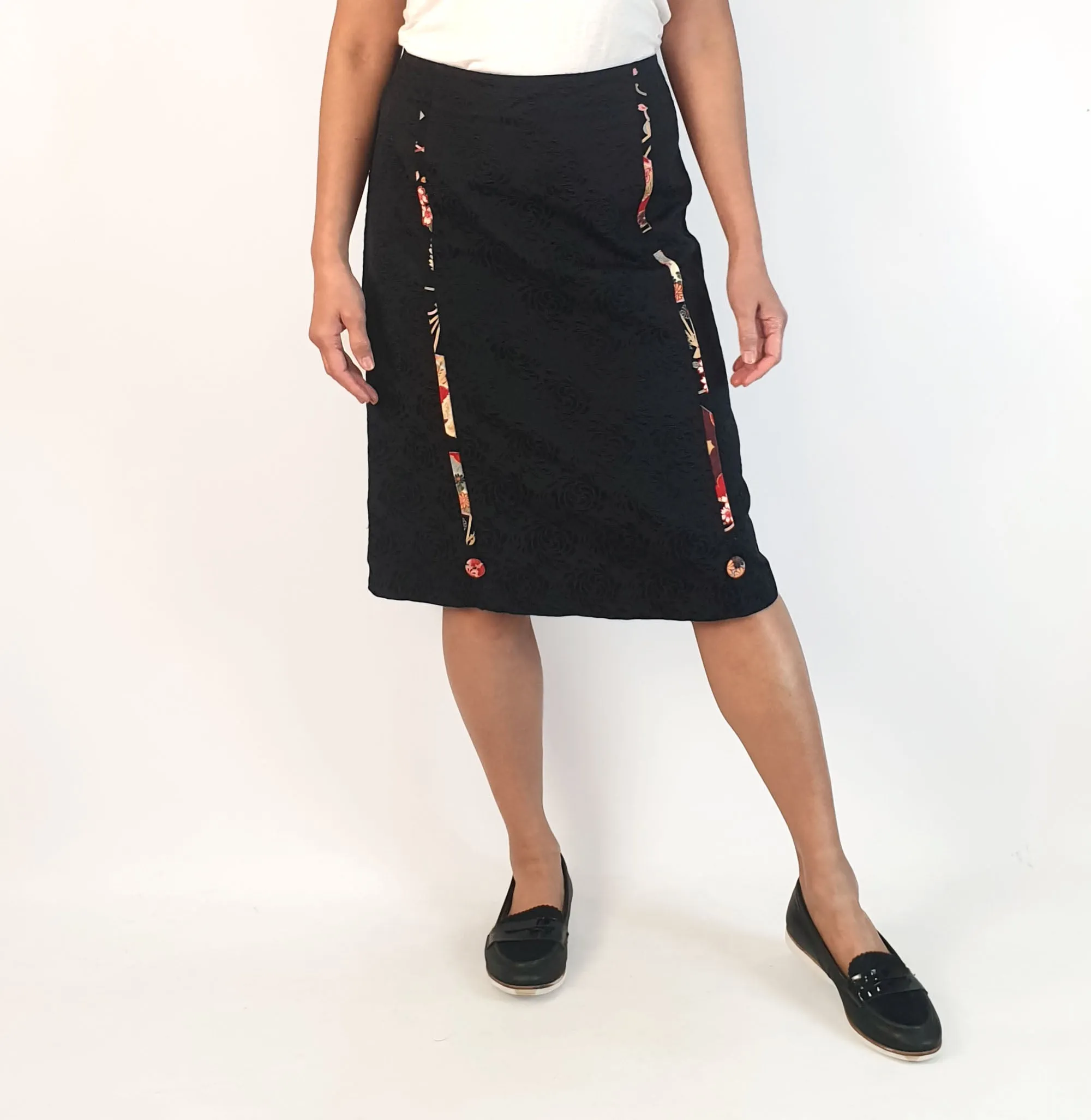 Maiocchi black pencil skirt with oriental trim detail size 12, best fits 10-12