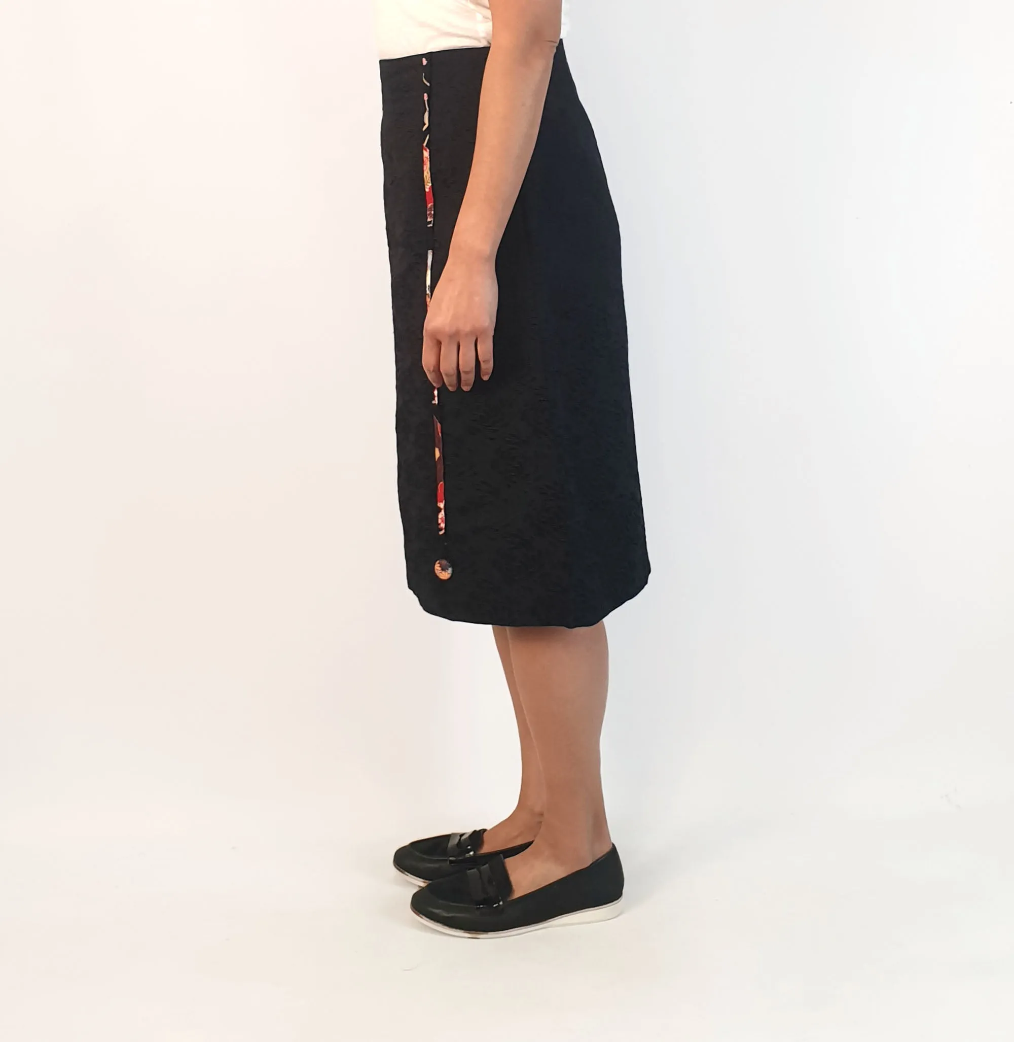 Maiocchi black pencil skirt with oriental trim detail size 12, best fits 10-12