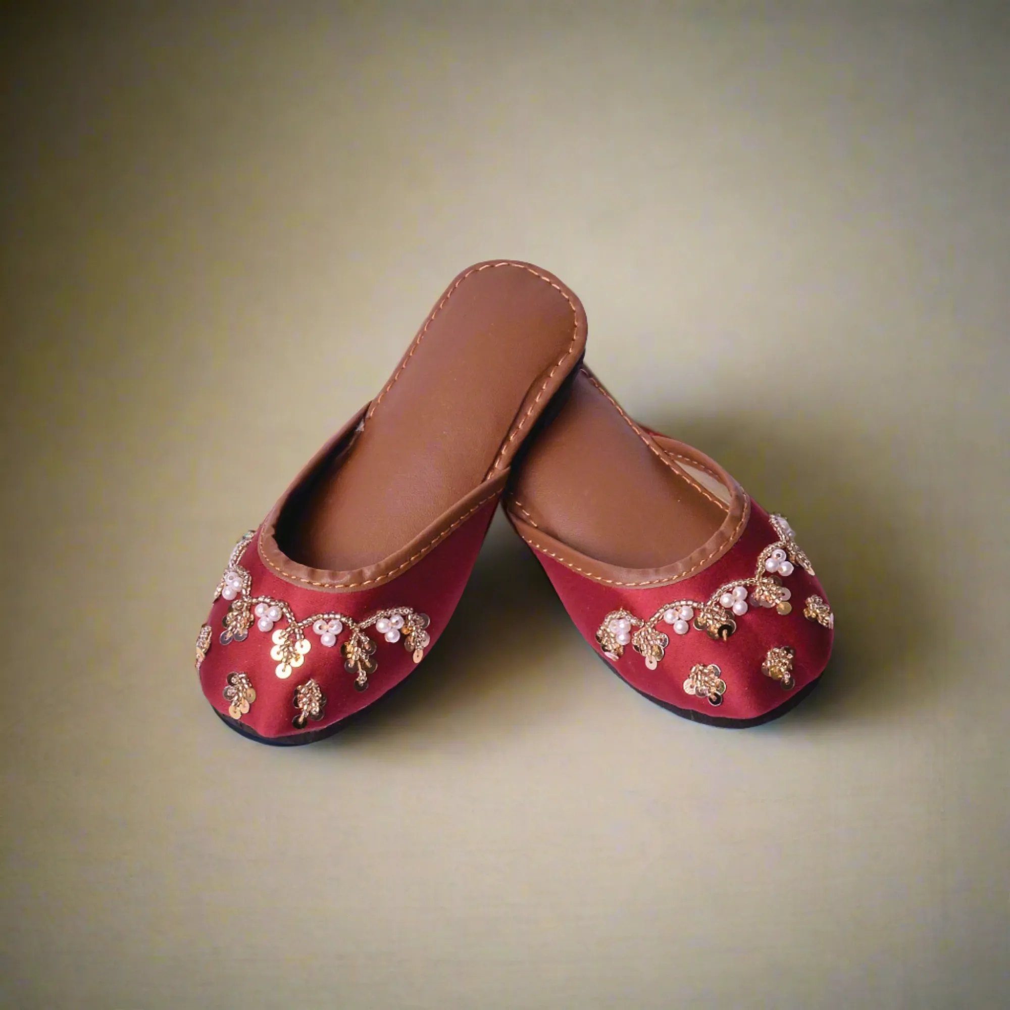 Maroon Ethnic Khussa