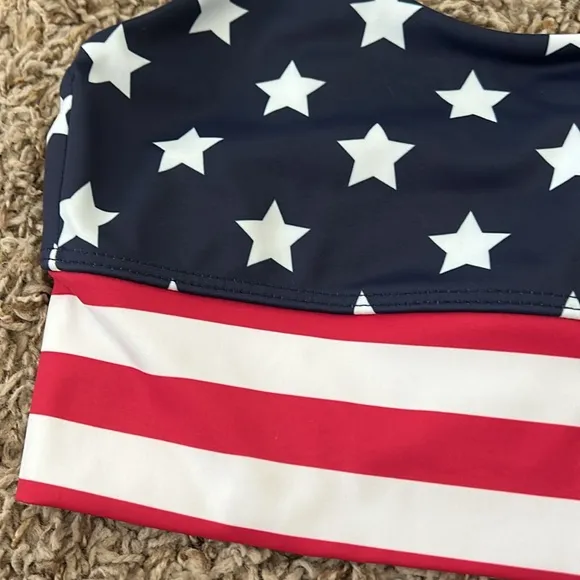 NWOT BEACH RIOT Leah Sports Bra in Stars &amp; Stripes Size XS