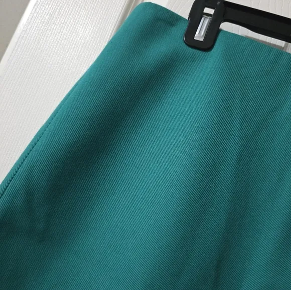 NWT J. Crew Wool &amp; Cotton Blend Faux Wrap Mini Skirt in Green, Scalloped Detail.