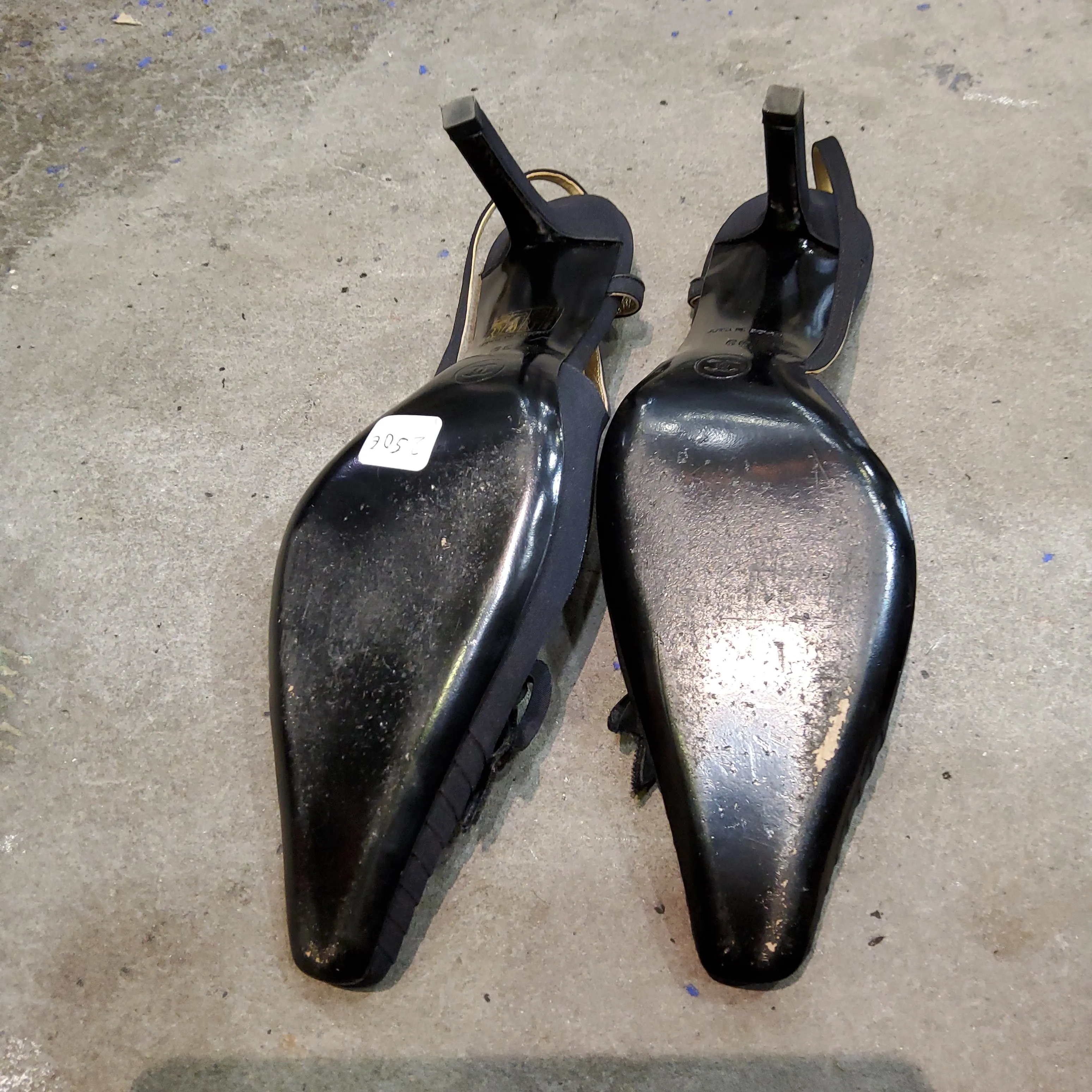 Slingback pumps