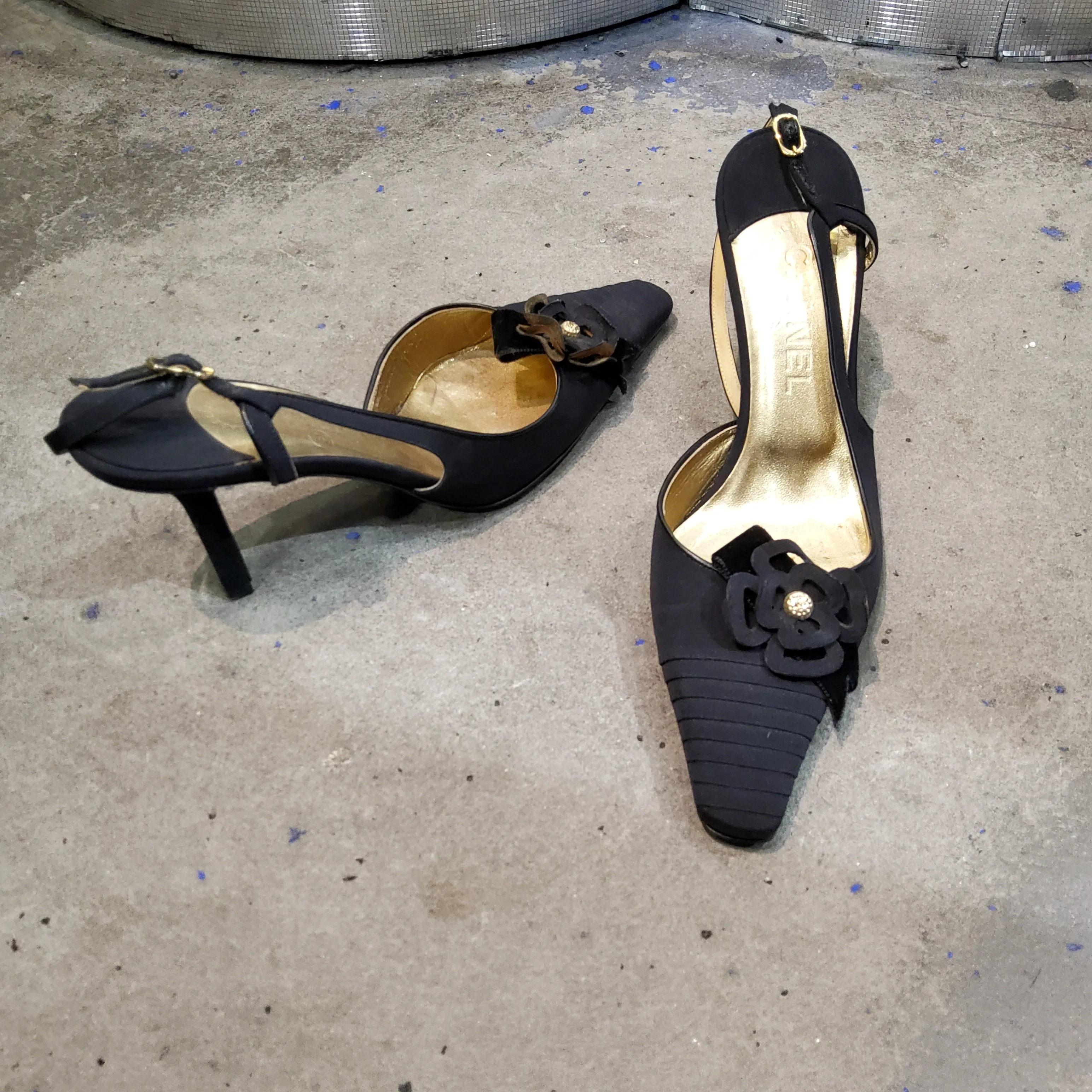 Slingback pumps