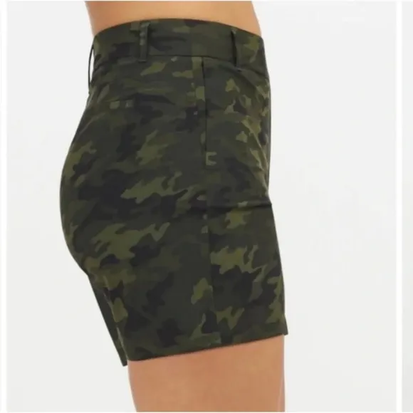 SPANX Sunshine Short 6&quot; Women's Green Camo Boat Beach Board Swim Size Medium