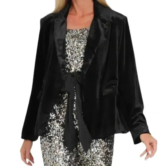 Women's Black Velvet Blazer Two Front Pockets Medium