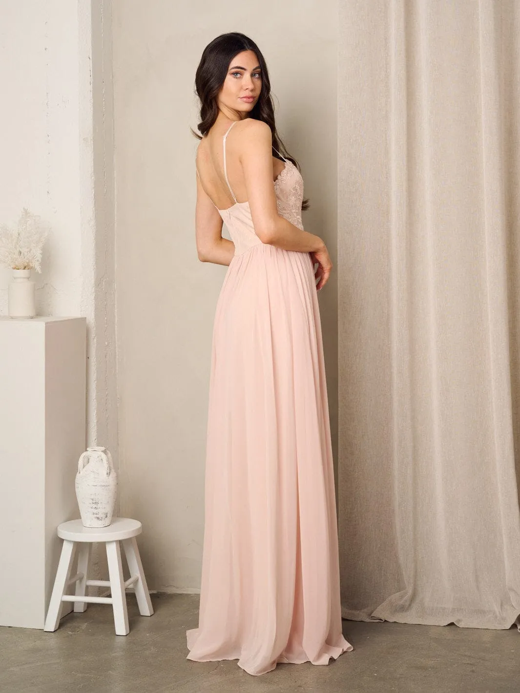 WOMEN'S SLEEVELESS LACE V-NECK MAXI GOWN DRESS